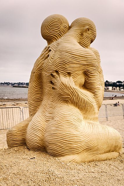 Sands of Grandeur: Experiencing the Splendor and Majesty of Monumental Sand Sculptures - Amazing Nature